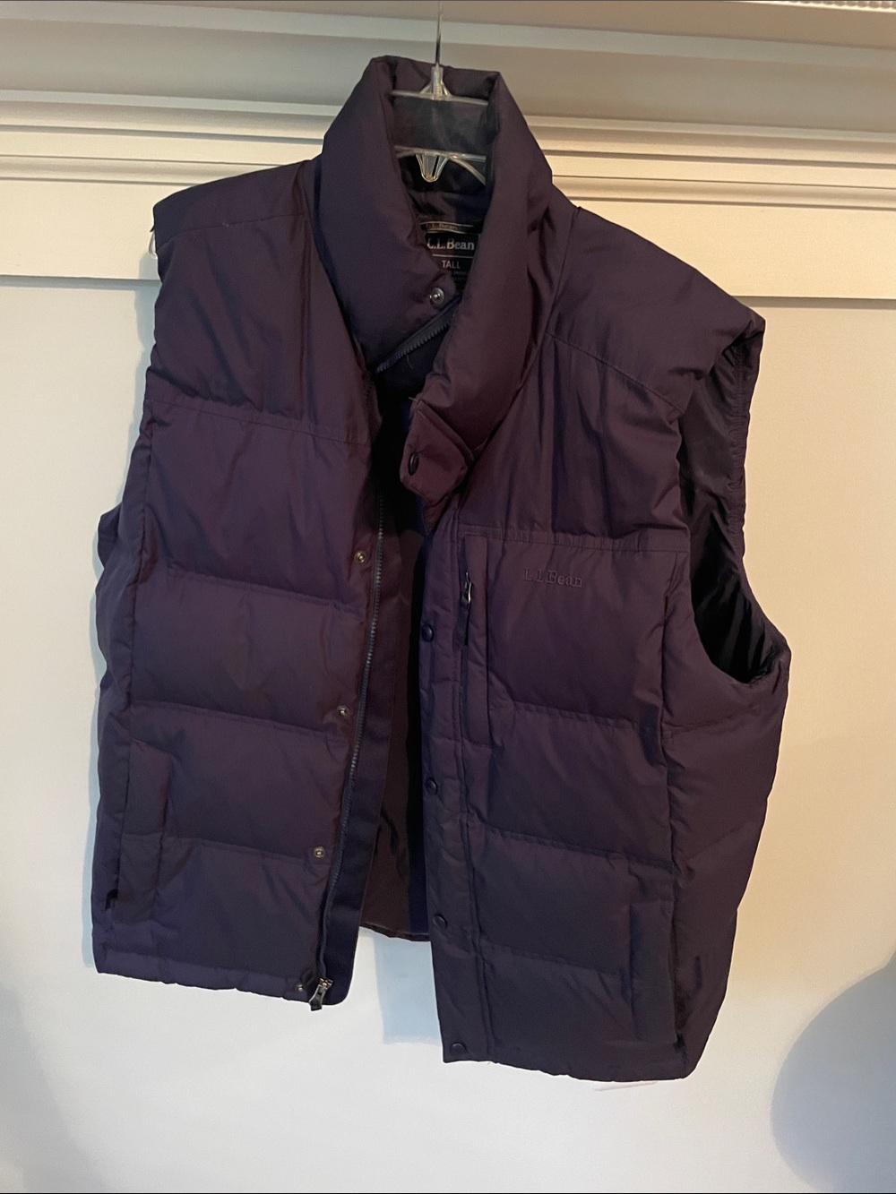 L.L. Bean Men's Down Quilted Puffer Vest in NAVY BLUE